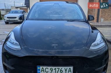 Tesla Model Y  2021