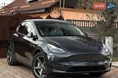 Tesla Model Y  2024