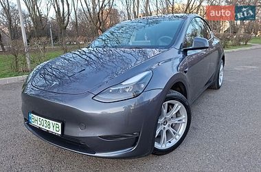 Tesla Model Y  2023