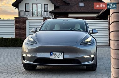 Tesla Model Y  2024