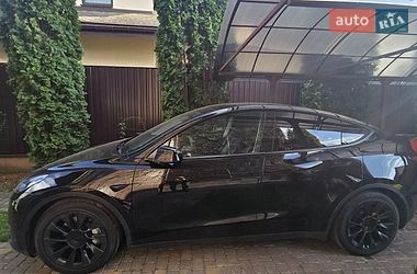 Tesla Model Y  2021