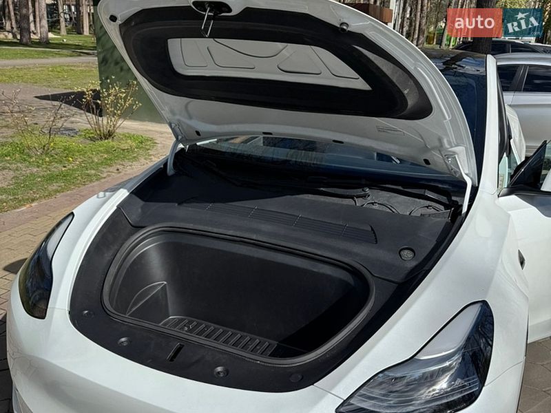 Позашляховик / Кросовер Tesla Model Y 2023 в Києві