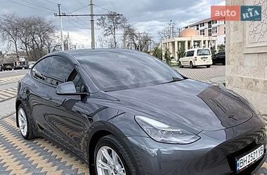Tesla Model Y  2023