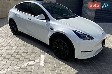 Tesla Model Y  2024