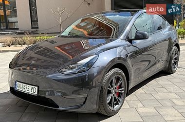 Tesla Model Y  2024