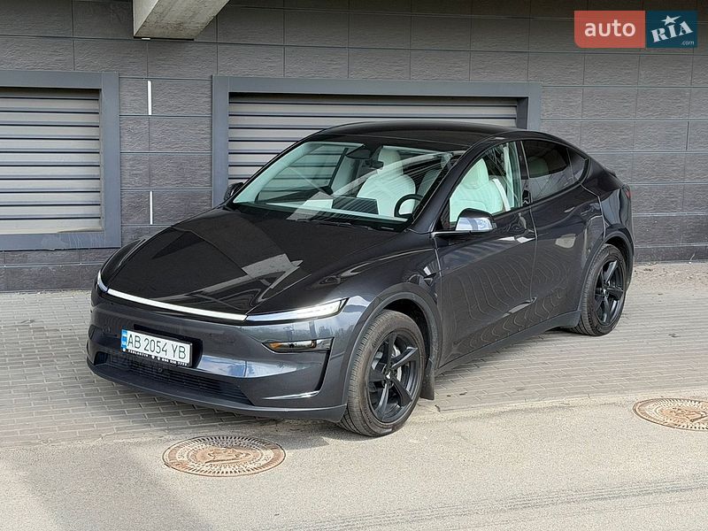 Tesla Model Y 2025