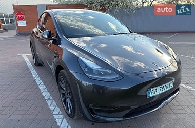Tesla Model Y  2024
