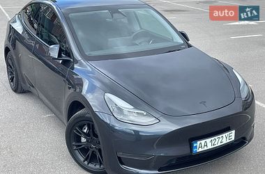 Tesla Model Y  2024