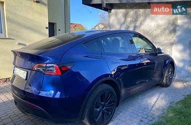 Tesla Model Y  2024