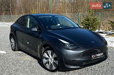 Tesla Model Y  2024