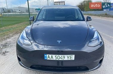 Tesla Model Y  2024