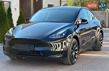Tesla Model Y  2024