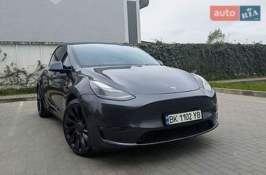 Tesla Model Y  2022