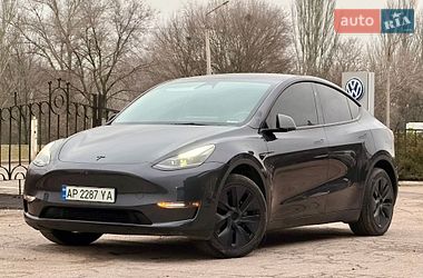 Tesla Model Y  2024
