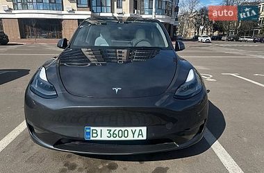 Tesla Model Y  2021