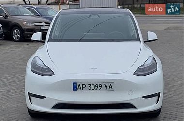 Tesla Model Y  2024