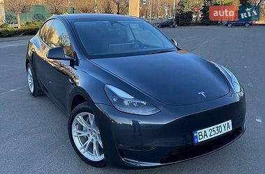 Tesla Model Y 2024