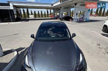 Tesla Model Y  2021