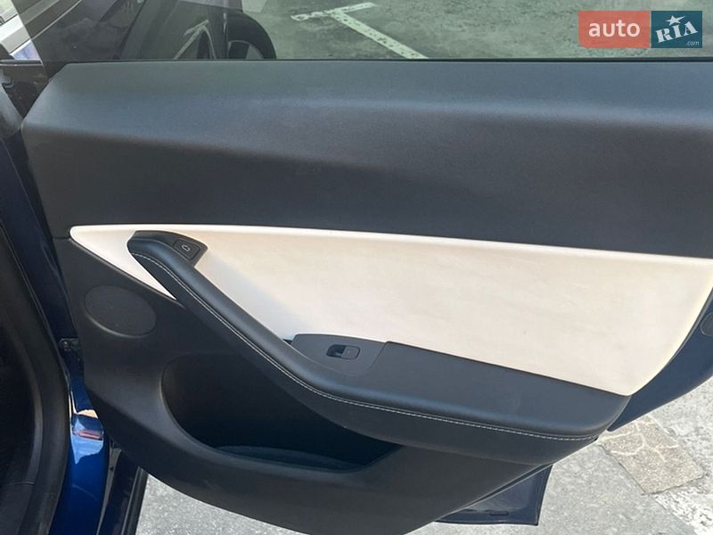 Позашляховик / Кросовер Tesla Model Y 2021 в Києві