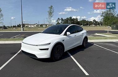 Tesla Model Y  2025