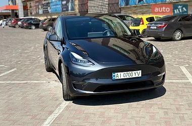 Tesla Model Y  2024