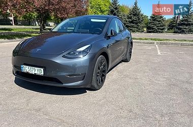 Tesla Model Y  2022