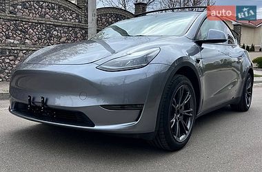 Tesla Model Y  2025