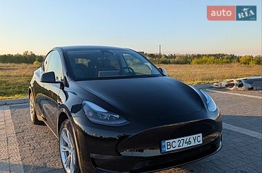 Tesla Model Y  2024