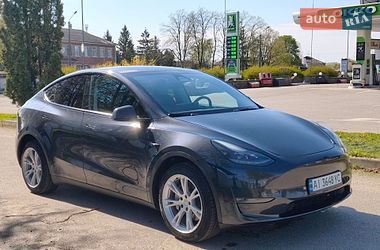 Tesla Model Y  2024