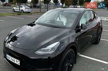 Tesla Model Y  2024