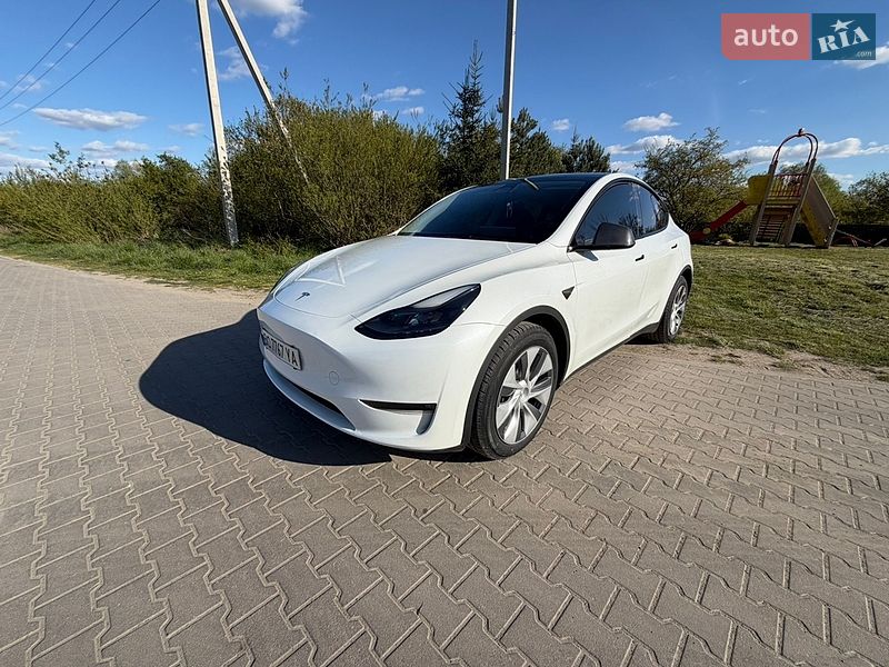 Tesla Model Y 2023