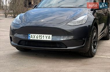 Tesla Model Y  2024