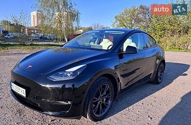 Tesla Model Y  2024