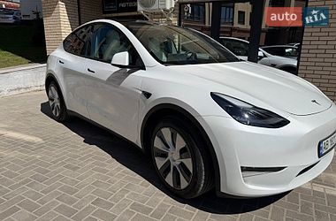 Tesla Model Y  2024