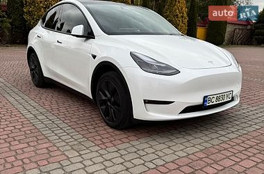 Tesla Model Y  2024