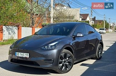 Tesla Model Y  2024