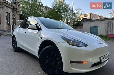 Tesla Model Y  2024