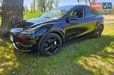 Tesla Model Y  2024