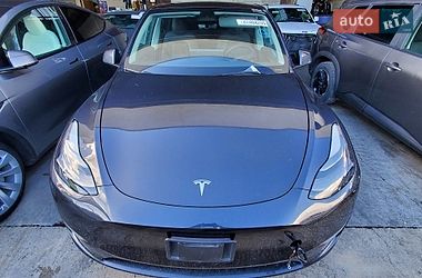 Tesla Model Y  2024