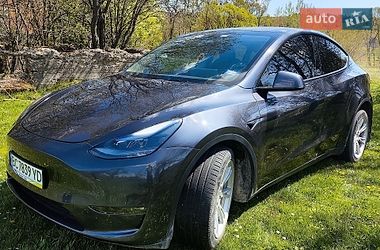 Tesla Model Y  2024