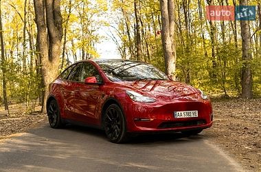 Tesla Model Y  2021