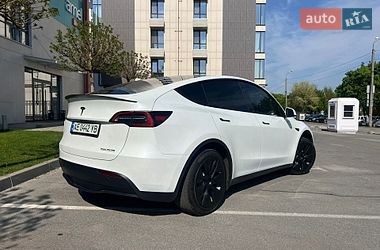 Tesla Model Y  2024