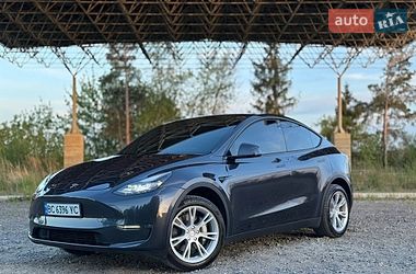 Tesla Model Y  2024