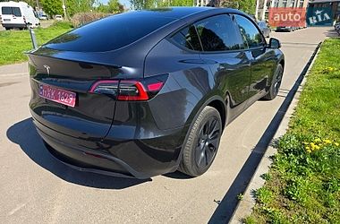 Tesla Model Y  2024