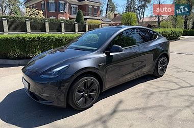 Tesla Model Y  2024