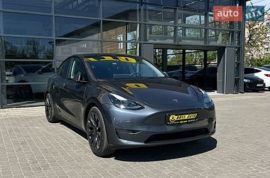 Tesla Model Y  2023