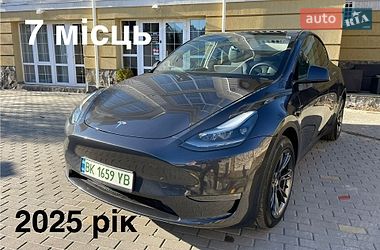 Tesla Model Y  2024