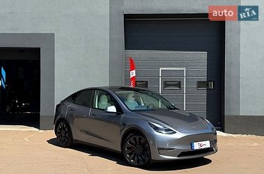 Tesla Model Y  2024