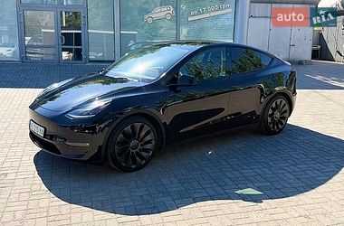 Tesla Model Y  2024