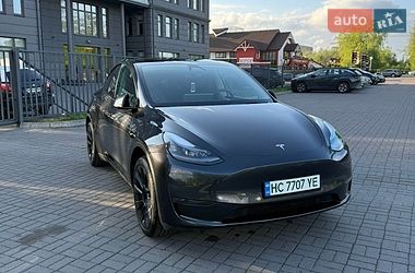 Tesla Model Y  2024